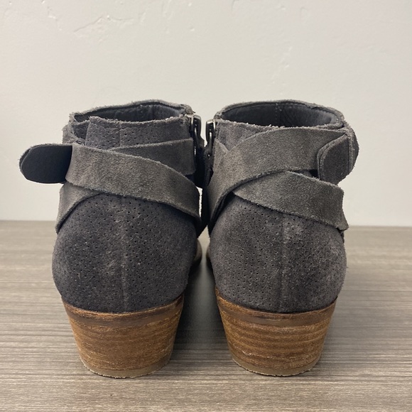 Dolce Vita Grey Suede Leather Ankle Booties size 6.5 - Picture 3 of 8